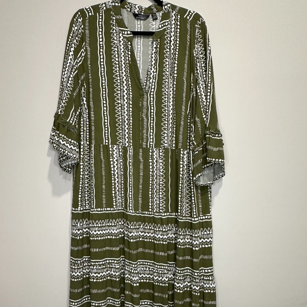 Flowy olive green/white knee length dress - 2X